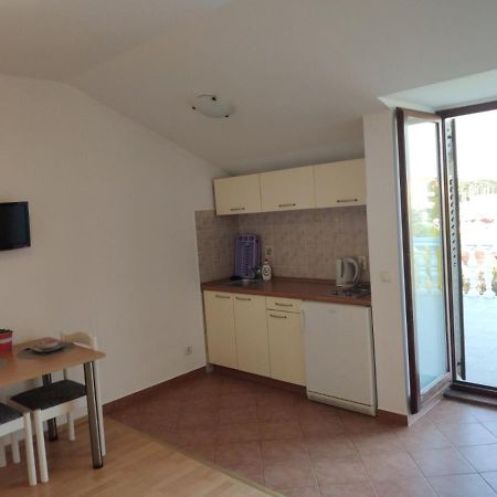 App Sime Klarin, Br.3 Apartman Jezera Kültér fotó