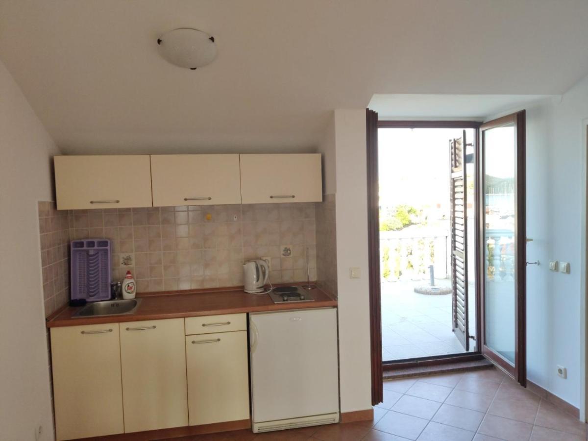 App Sime Klarin, Br.3 Apartman Jezera Kültér fotó