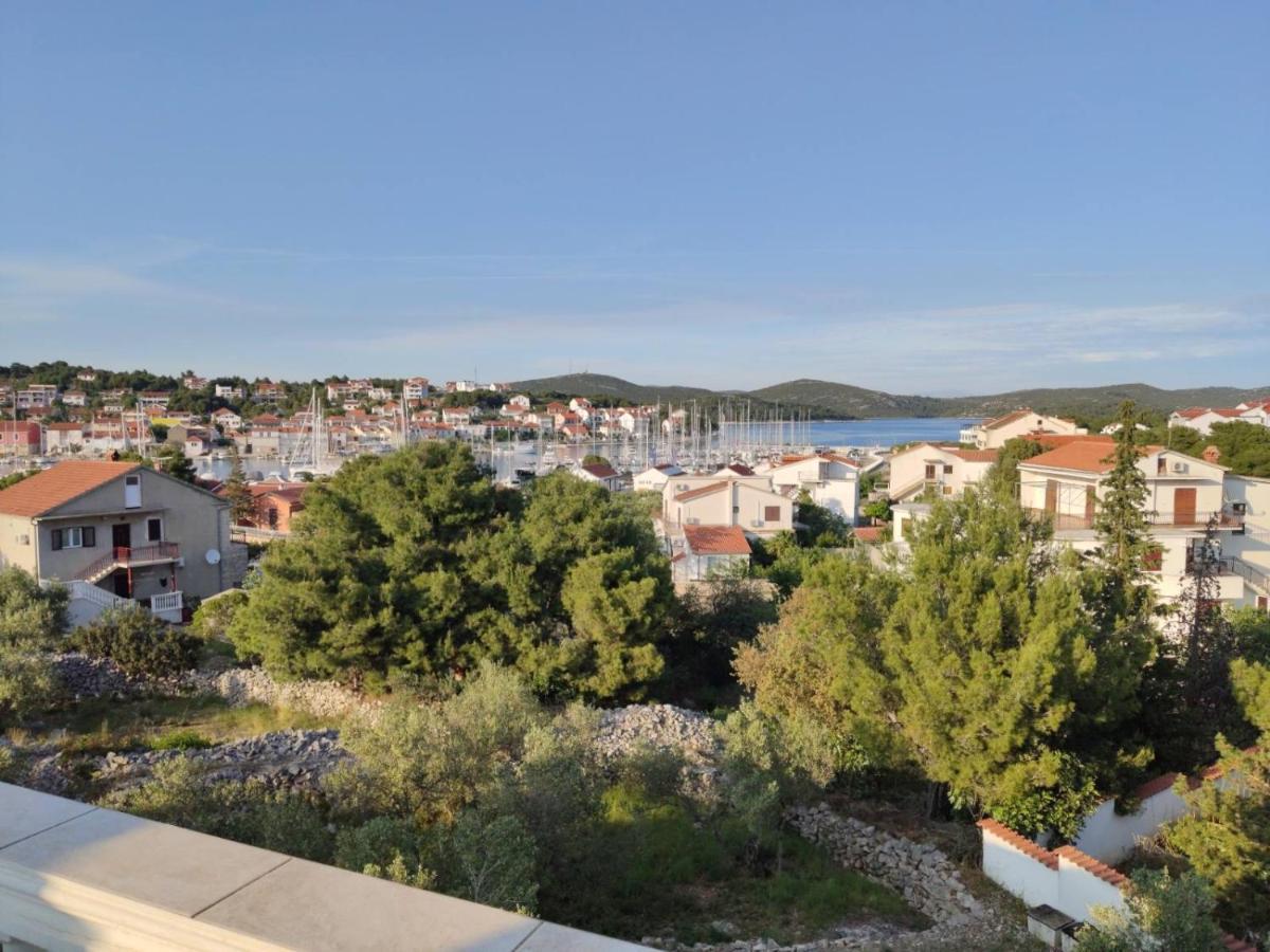 App Sime Klarin, Br.3 Apartman Jezera Kültér fotó
