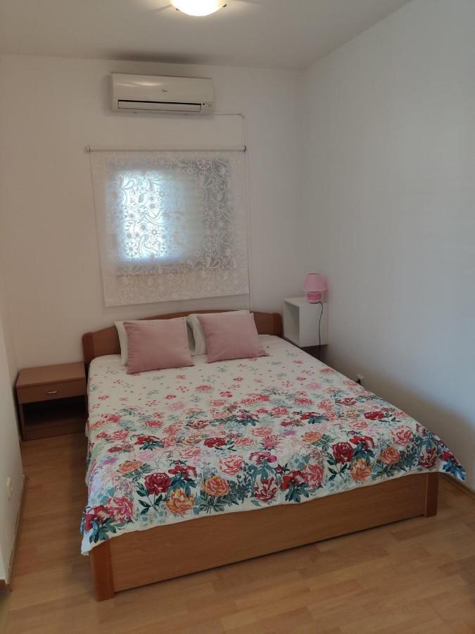 App Sime Klarin, Br.3 Apartman Jezera Kültér fotó