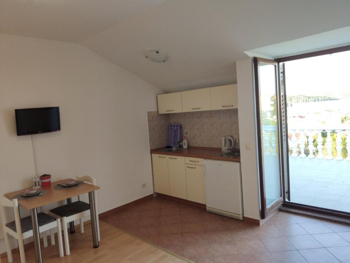 App Sime Klarin, Br.3 Apartman Jezera Kültér fotó